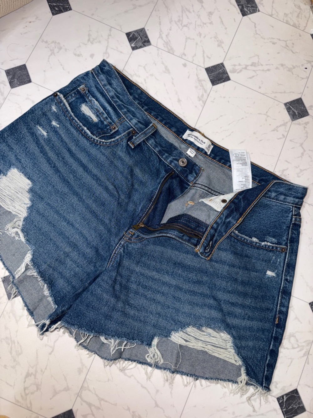 NWOT ABERCROMBIE 32 14 mid rise boyfriend shorts DENIM JEAN SHORT 100% COTTON